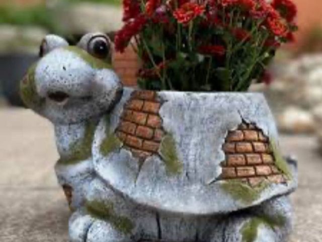 Lot 96-214251 - Adorable Turtle Planter Summer Events Planter Turtle-Shaped Garden Decor New