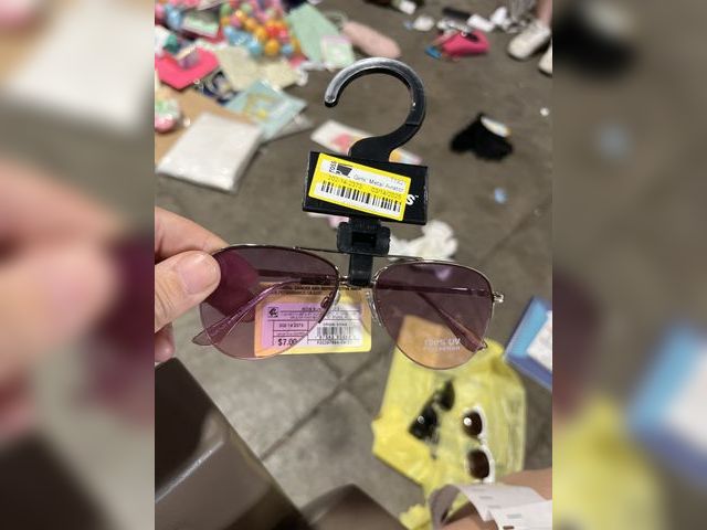 Lot 96-158825 - Kids Sunglasses New