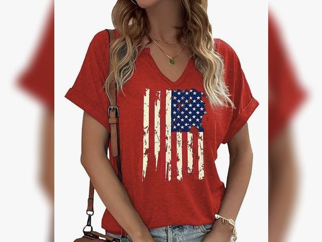 Lot 96-233106 - 4th of July V Neck Patriotic T-Shirts Women American Flag Print Faith Family Freedom Letter Casual S...