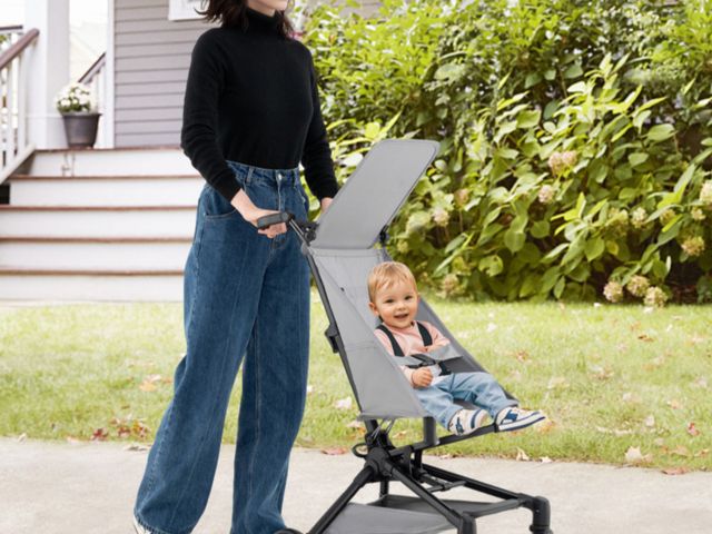 Lot 96-198218 - Costway Lightweight Baby Stroller Compact and Airplane-Friendly Travel Stroller
New 
Msrp $275.00