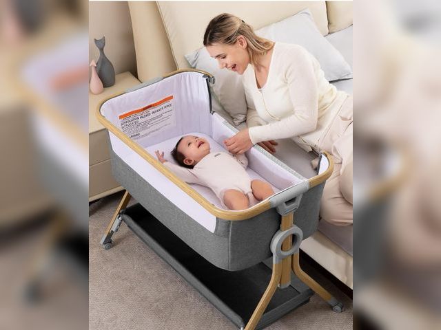 Lot 96-181301 - Larex Baby Bassinet Bedside Sleeper for Baby, Baby Crib Bed for Newborn Infant, Bedside Bassinet wit...