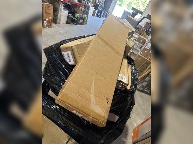 Lot 96-222750 - Pallet Of Miscellaneous Car Parts Multiple Vehicles And Different Parts Mostly New Pallets Must Be P...