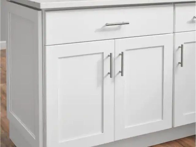 Lot 96-162659 - Hampton Bay
Avondale 36 in. W x 24 in. D x 34.5 in. H Ready to Assemble Plywood Shaker Base Kitchen ...