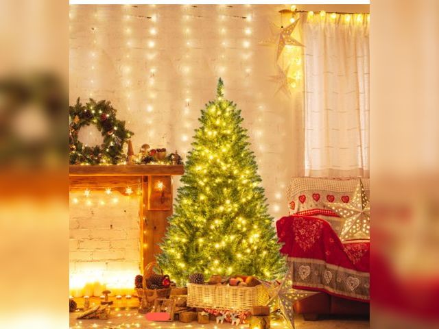 Lot 96-192568 - Costway prelit artificial Christmas tree may vary from stock photo height unknown Used