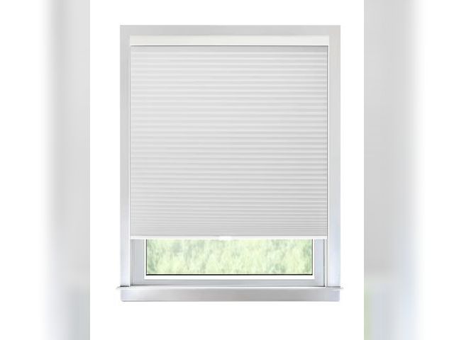 Lot 96-176419 - Set of 5 22 1/2X48 simply cordless Blinds with hardware 
New