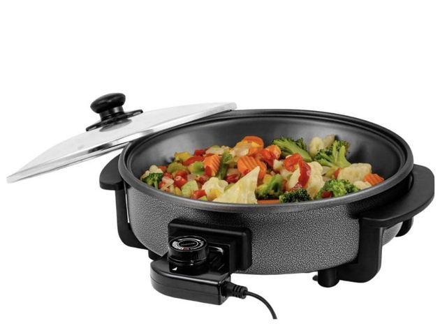 Lot 96-198261 - OVENTE
113 Sq. In. Black Electric
Skillet with Nonstick Coating, Frying Pan with Tempered Glass Lid
...