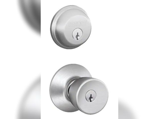 Lot 96-166999 - Schlage
Bell Satin Chrome Single Cylinder Deadbolt and Keyed Entry Door Knob Combo Pack
Open Box App...