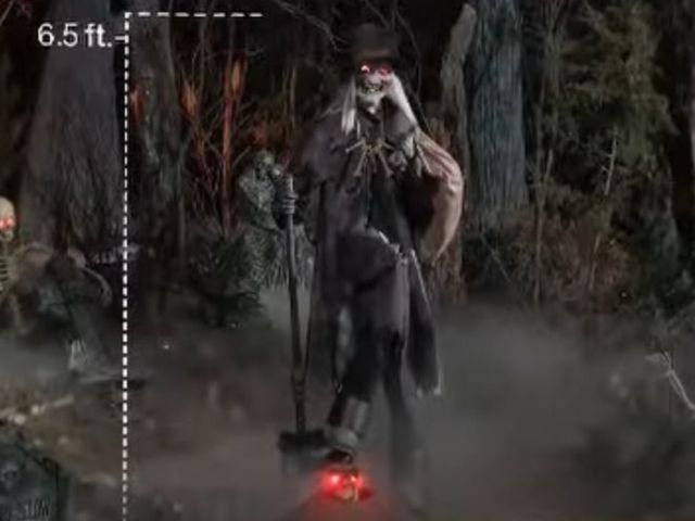 Lot 96-184057 - 6.5 foot animated LED grave robber
$249 Unused open box