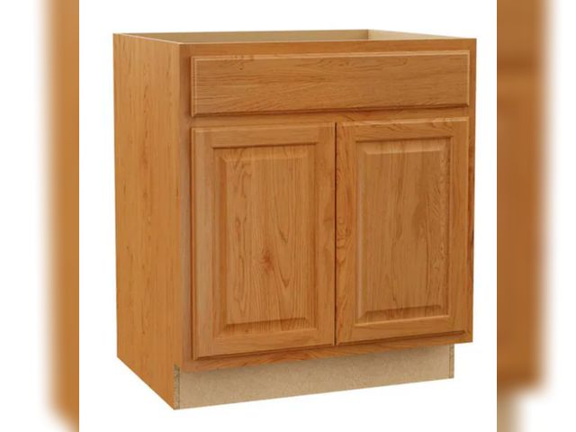 Lot 96-211416 - Hampton Bay
Hampton 30 in. W x 24 in. D x 34.5 in. H Assembled Sink Base Kitchen Cabinet in Medium O...