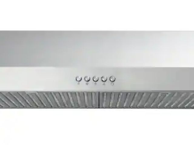 Lot 96-191743 - Vissani
30 in. W Under Cabinet Range Hood in Stainless Steel
New some dents from shipping 
Major box...