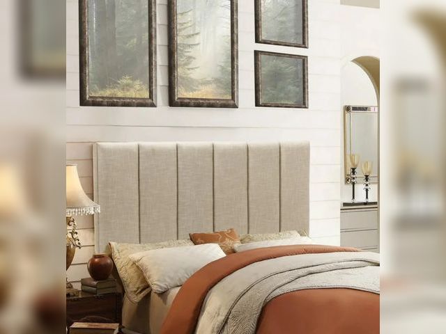 Lot 96-170083 - Andeworld Upholstered Headboard Full Foldable Headboard for Full Bed Adjustable Height Oatmeal
Belie...