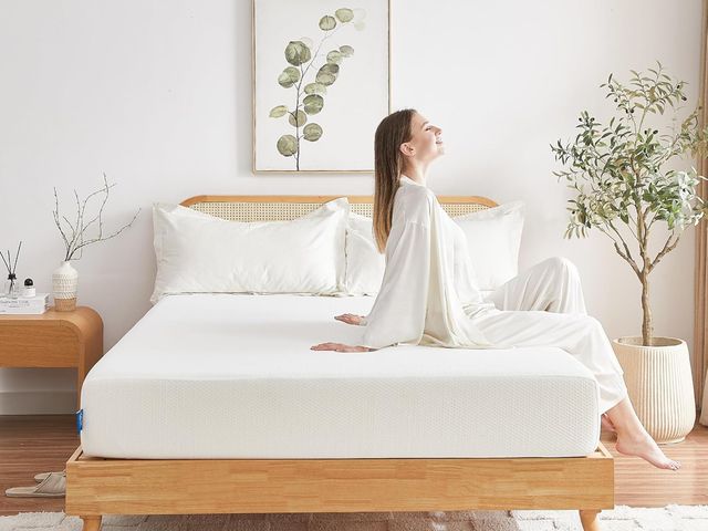 Lot 96-175481 - Full Mattress, 6 Inch Memory Foam Mattress in a Box, Fiberglass Free Full Size Mattresses for Pressu...