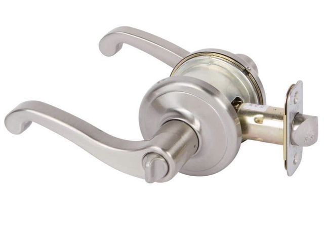 Lot 96-221879 - BWE
2-Handle Wall Mount Kitchen Faucet With 8 Inch Swivel Spout 8" Center In Polished ChromeBWE 2-Ha...