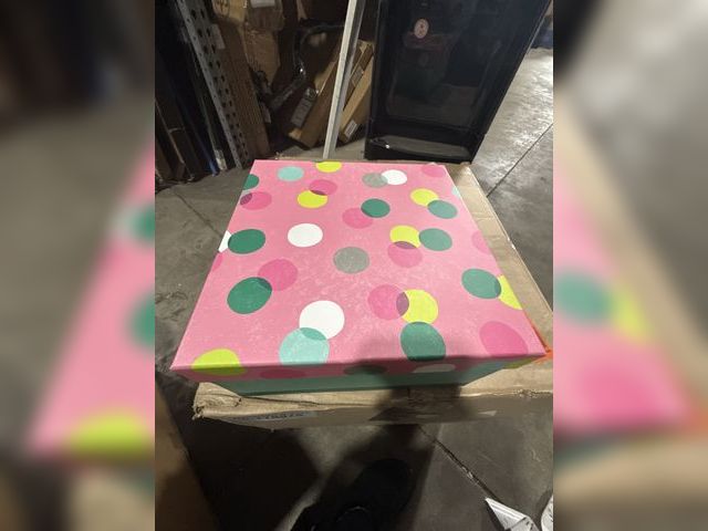 Lot 96-178976 - Set of 10 Gift Boxes approx. 10”x10”
New