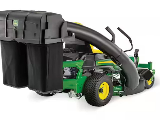 Lot 96-162541 - John Deere Zero-Turn Mower 42 in. 6.5 Bushel Twin Bagger MSRP $938.29 Appears unused