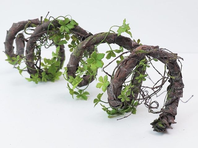 Lot 96-232664 - Bendable Tree Branch Halloween Jungle Vine Hanging Moss Garland Reptile Artificial Posable Greenery ...