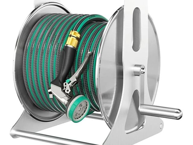 Lot 96-166291 - Solid Hose Reel Cart Garden Hose Reels Wall Mount Hose Cart with Water Gun, Household Small Portable...