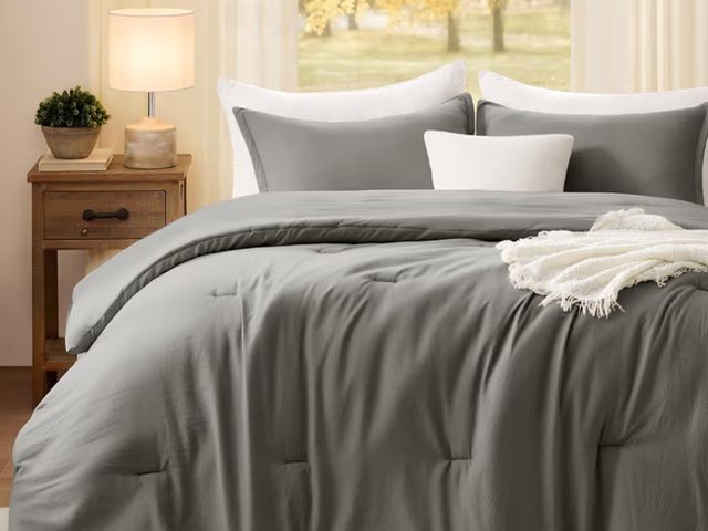 Lot 96-188050 - Gray Comforter Full Size Gently Used Slightly different from stock image
