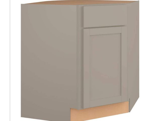 Lot 96-179098 - Hampton Bay Courtland 36 in. W x 36 in. D x 34.5 in. H Assembled Shaker Sink Base Kitchen Cabinet in...