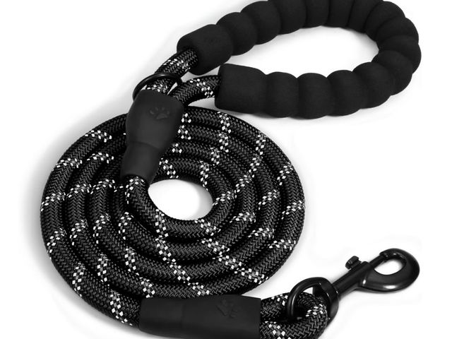 Lot 96-233123 - Rope Dog Leash with Comfortable Padded Handle, New