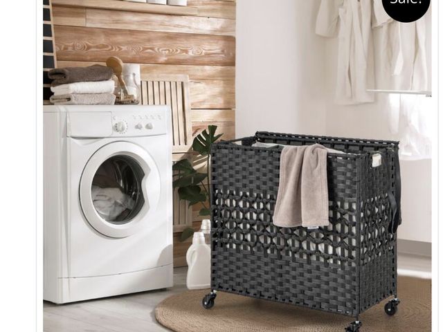 Lot 96-227645 - Costway110L Rolling Synthetic Rattan Laundry Hamper with Lid Black New