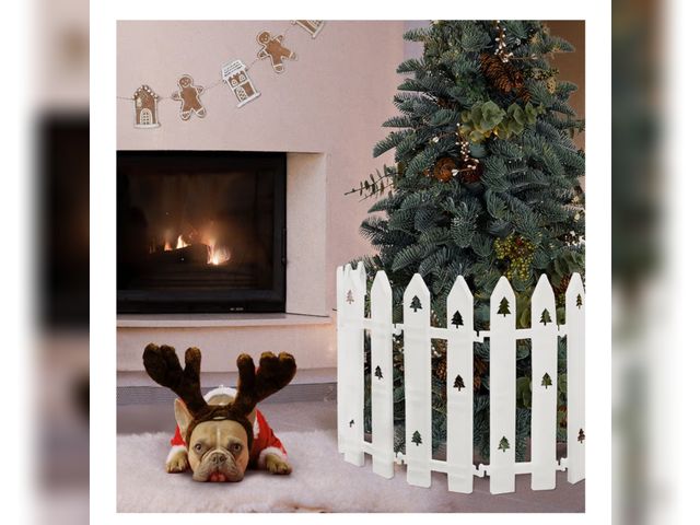 Lot 96-193498 - Case of 16  Packs Fence for Christmas Tree,12PCS White Picket Fence Gate Barrier with Tree Patterns ...