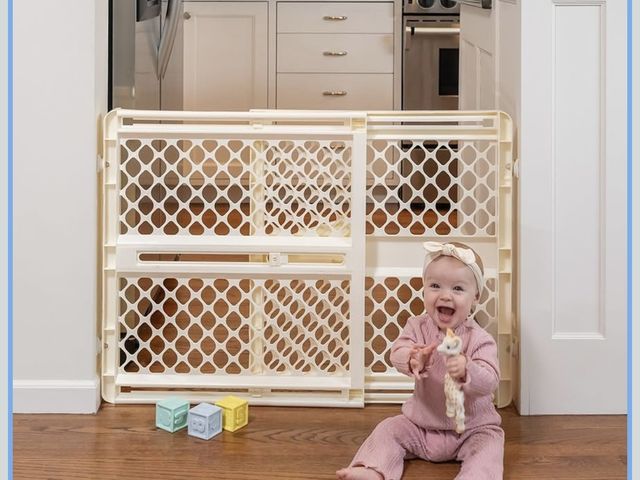 Lot 96-212222 - Toddleroo by North States - Supergate Ergo Baby Gate: Plastic Baby Gate for Stairs &amp; Doorways - ...