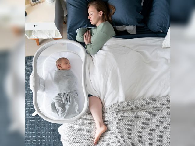 Lot 96-173403 - HALO BassiNest Swivel Sleeper 3.0 – Over-Bed Baby Bassinet with 360 Rotation, Adjustable Height, Bre...