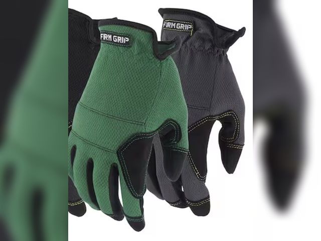 Lot 96-173493 - FIRM GRIP Medium Utility High Performance Glove (2 Pack)