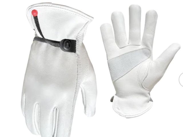 Lot 96-180243 - FIRM GRIP Medium Cowhide Leather Work Gloves

New. Dirty from shipment