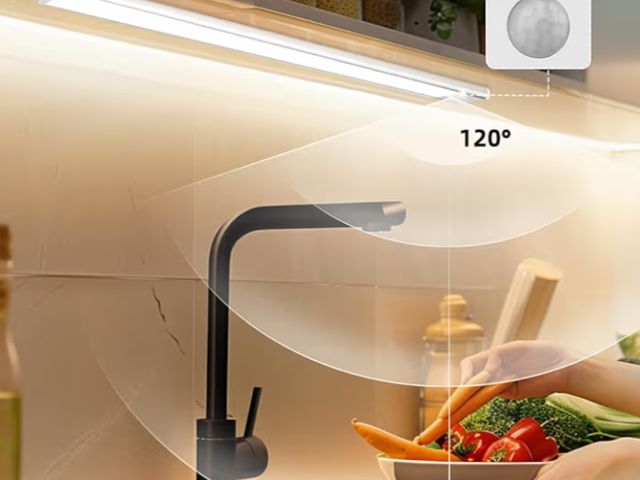 Lot 96-179788 - Intertek 5018458 Model E00054 Under Cabinet Lighting Closet Lights Under Counter Lights New