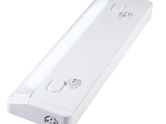 Lot 96-170751 - ULTRA PROGRADE ProLink Plug-in 12 in. LED White Under Cabinet Light
Appears unused.