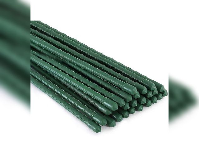Lot 96-177939 - Xiny Tool Garden Stakes, 25 Pack 4 Ft Steel Plant Garden Tomato Stakes with Plastic Coat for Climbin...