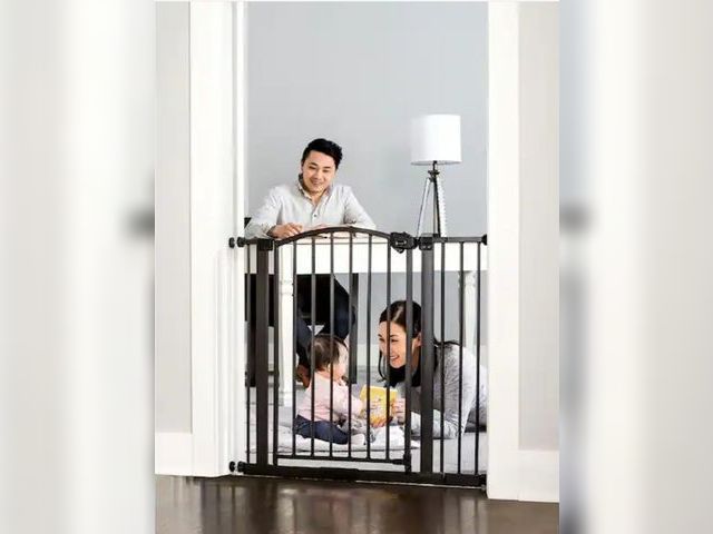 Lot 96-162675 - Regalo
30 in. Arched Decor Safety Gate in Bronze
New