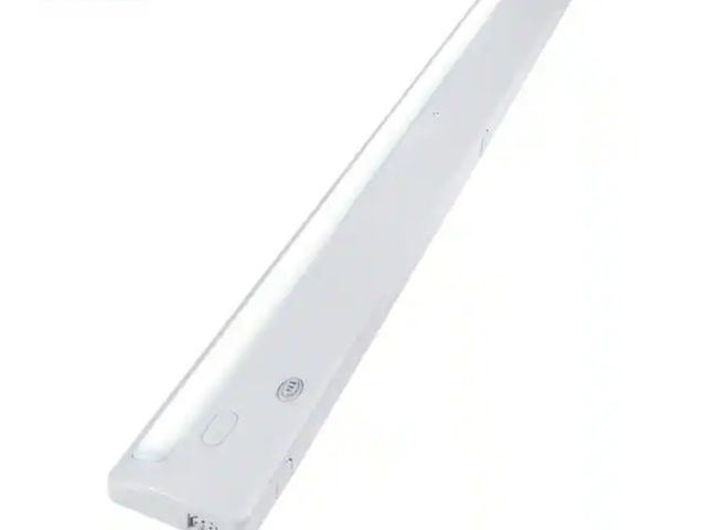 Lot 96-163335 - ULTRA PROGRADE
ProLink Hardwired 36 in. LED White Under Cabinet Light, Linkable, 3 Color Temperature...