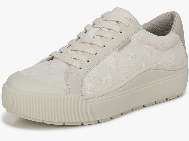 Lot 96-233134 - Dr. Scholl's Womens Time Off Sneaker New Size 9