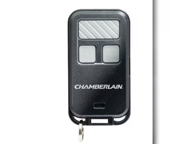 Lot 96-162819 - Chamberlain
3-Button Keychain Garage Door Remote Control

New