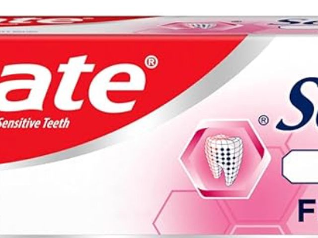 Lot 96-164516 - Colgate Whitening Toothpaste for Sensitive Teeth, Enamel Repair and Cavity Protection, Fresh Mint Ge...