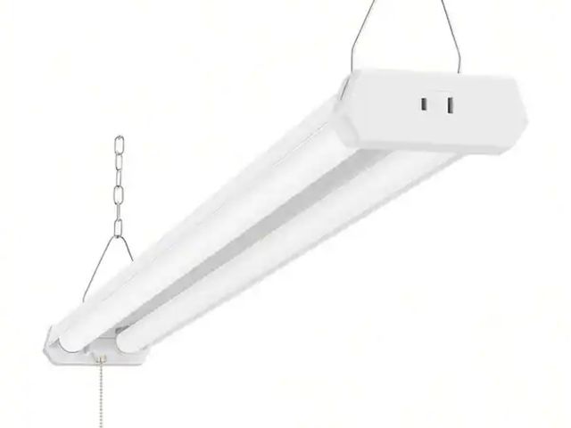 Lot 96-191246 - Westinghouse
4 ft. 40-Watt 4500 Lumen Integrated LED White Shop Light Linkable
New