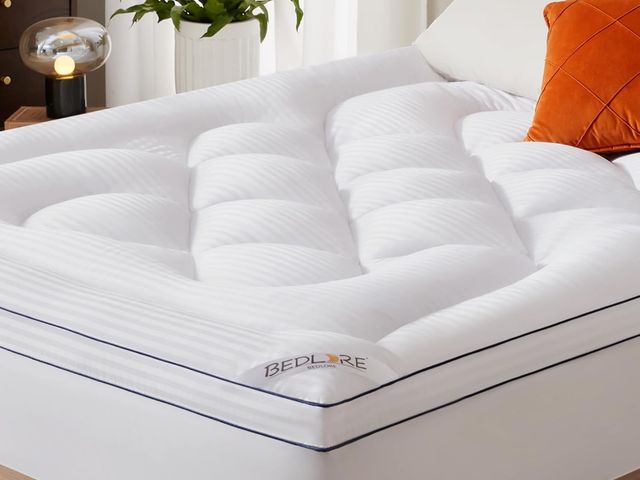 Lot 96-170385 - BEDLORE King Mattress Topper, Thick Pillow Top Pad for Back Pain Relief, Cooling Soft Mattress Cover...