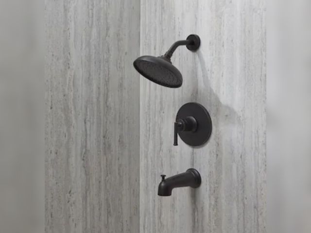 Lot 96-166589 - Glacier Bay
Oswell Single Handle 1-Spray Tub and Shower Faucet 1.8 GPM in Matte Black (Valve Include...