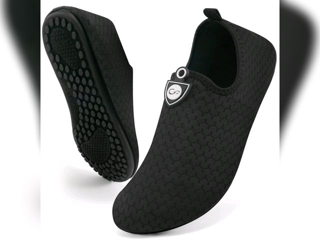 Lot 96-232703 - Ecetana Water Shoes for Women Men Aqua Socks Shoes Quick Dry Outdoor Beach Barefoot Shoes Size 38/39...