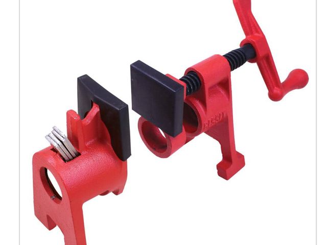 Lot 96-166870 - BESSEY H-Style 3/4 in. Black Pipe Clamp Fixture Set New