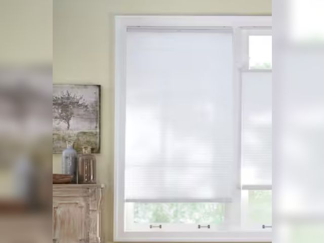 Lot 96-174070 - Home Decorators Collection 
Snow Drift Top Down Bottom Up Cordless Light Filtering Cellular Window S...