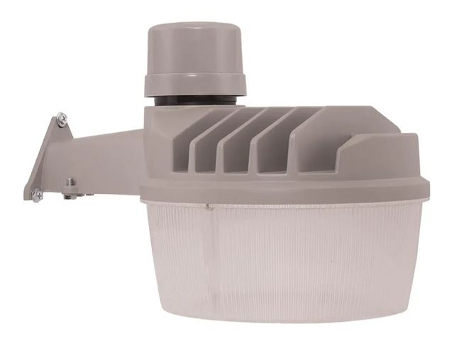 Lot 96-175233 - American Standard
Fairbury 2S Single-Handle Pull-Down Sprayer Kitchen Faucet in Stainless Steel
New ...