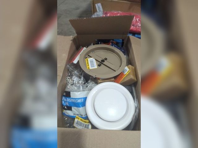 Lot 96-165379 - Mixed Box of Home Depot Items New