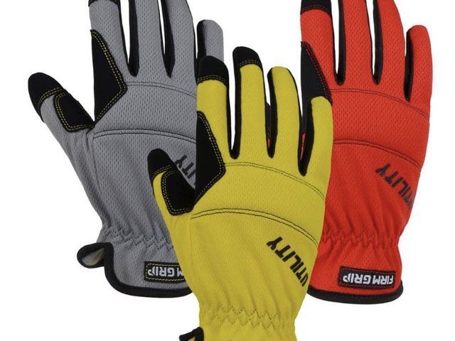 Lot 96-221827 - FIRM GRIP Utility Large Work Gloves (3-
Pack) New, has some dirt from warehouse
