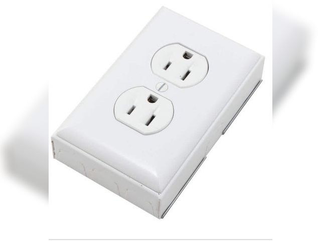 Lot 96-212175 - Legrand Wiremold 700 Series Metal Surface
Raceway Duplex Receptacle Kit, White
New. Face plate is br...