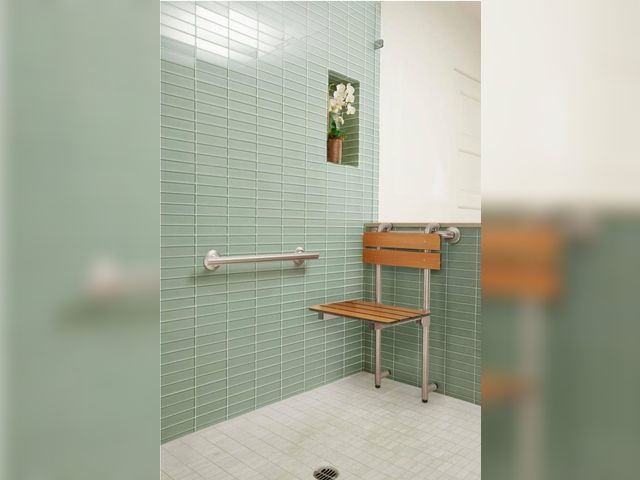 Lot 96-162189 - SEACHROME
24 in. Coronado Designer Wall Mount Bathroom Shower Grab Bar, 1-1/4/in. Dia., Satin
New