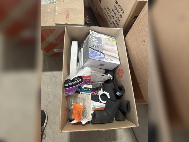 Lot 96-164163 - Mixed Box of Miscellaneous Home Depot Items